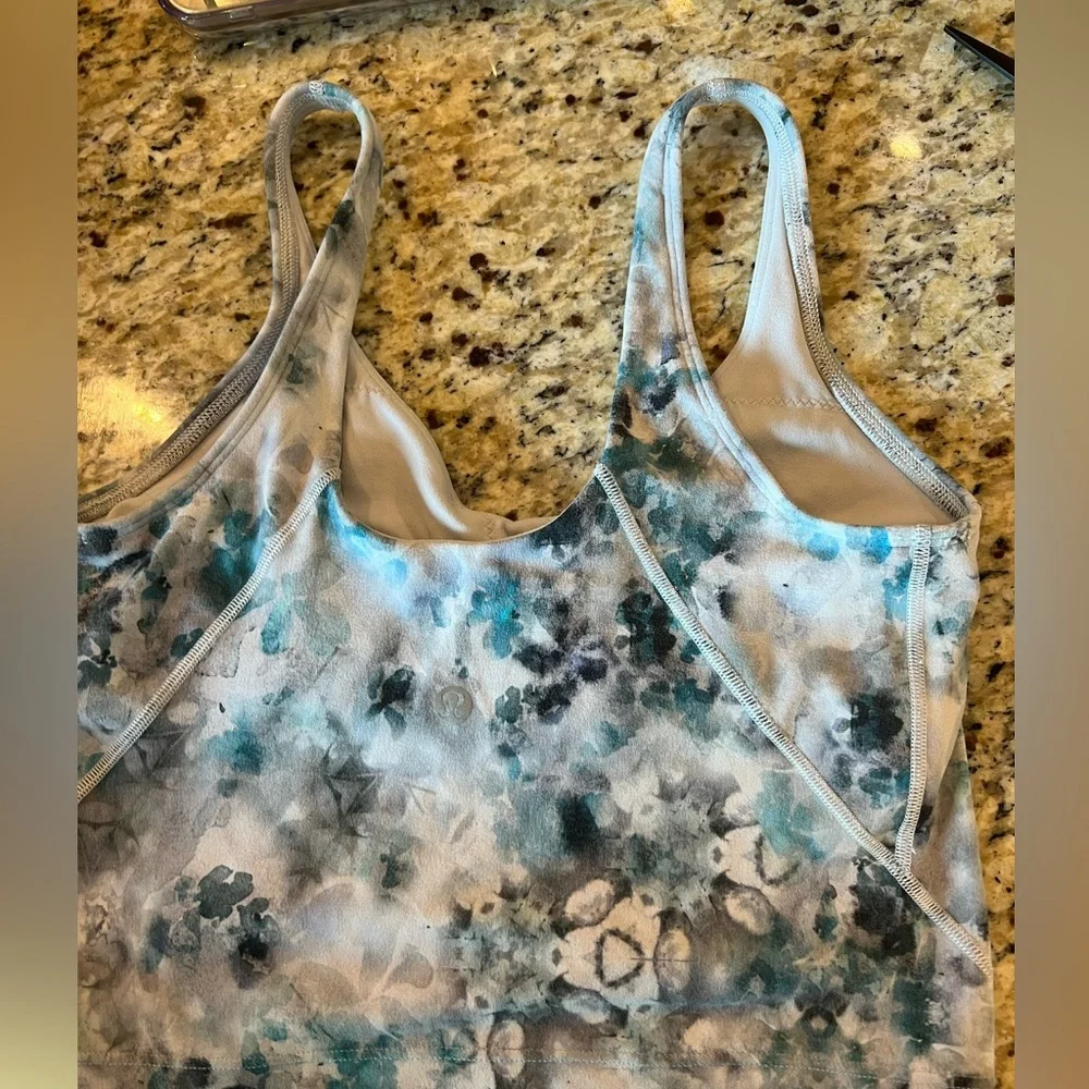Size 4 lululemon align tank - Picture 2 of 3